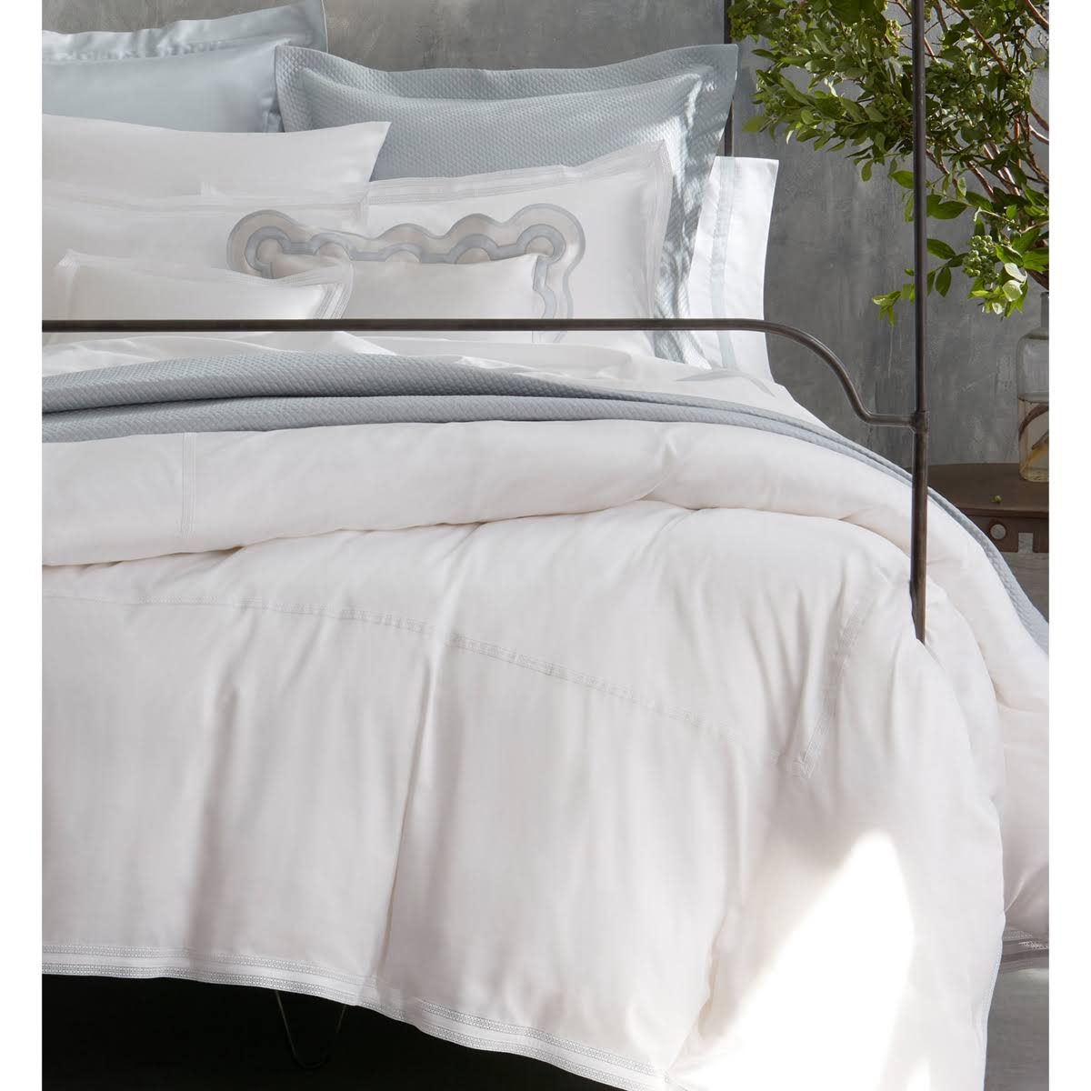 King White Quilt S325