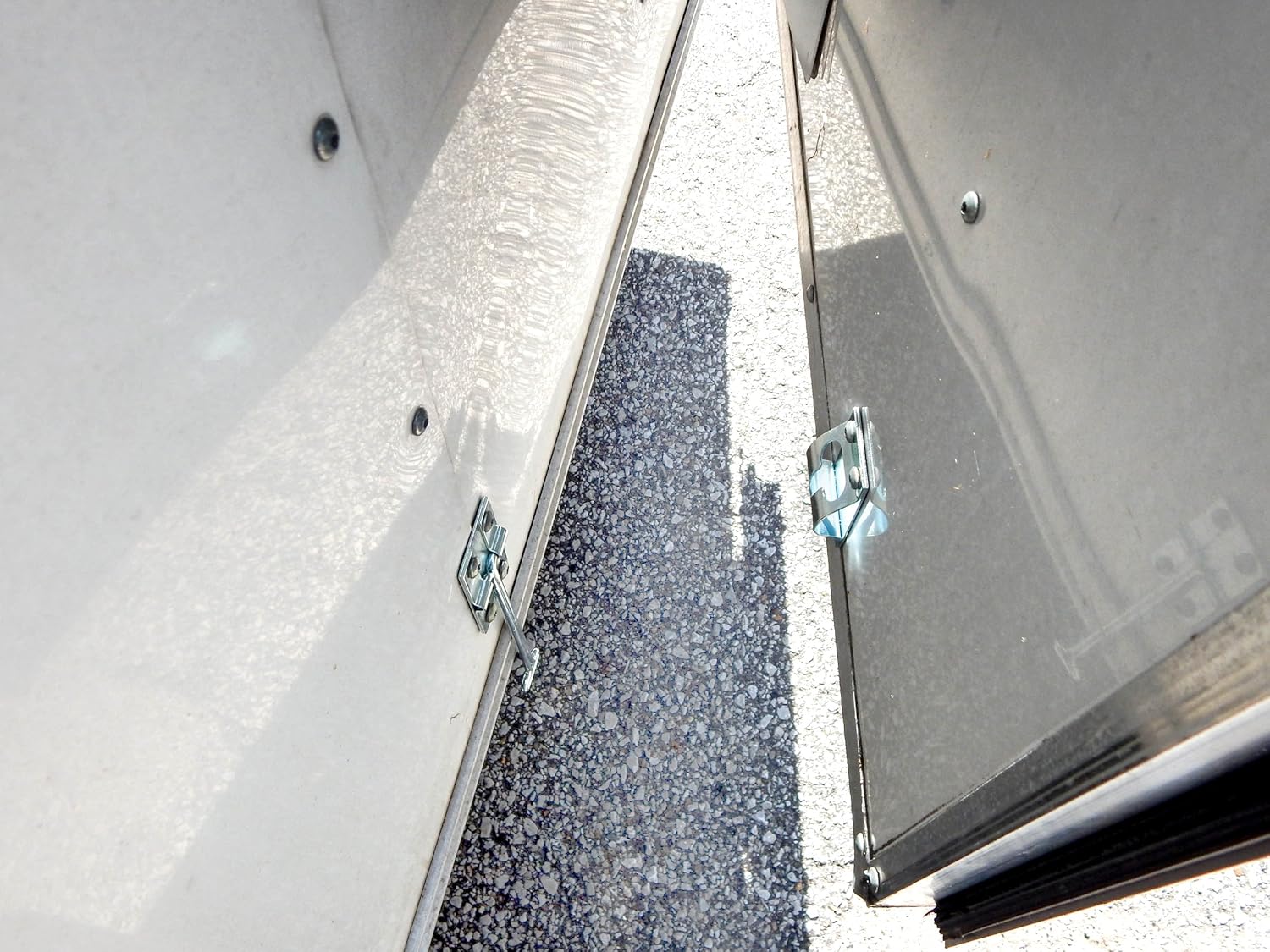 12 Metal T-Style Door Holder Entry Door Catches 6 Inch Long Zinc Plated Steel Pack of 2 G760125