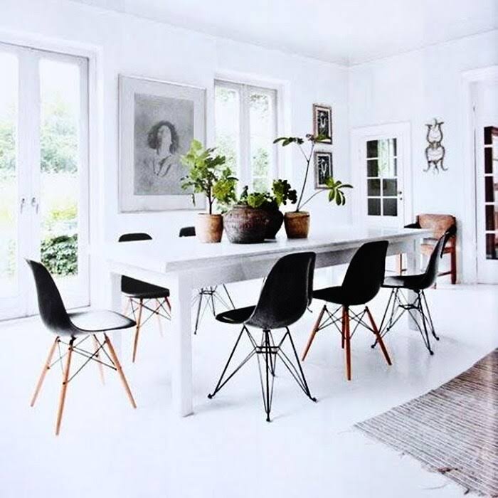Set of 4 Black Plastic Dining Room Chairs O23029