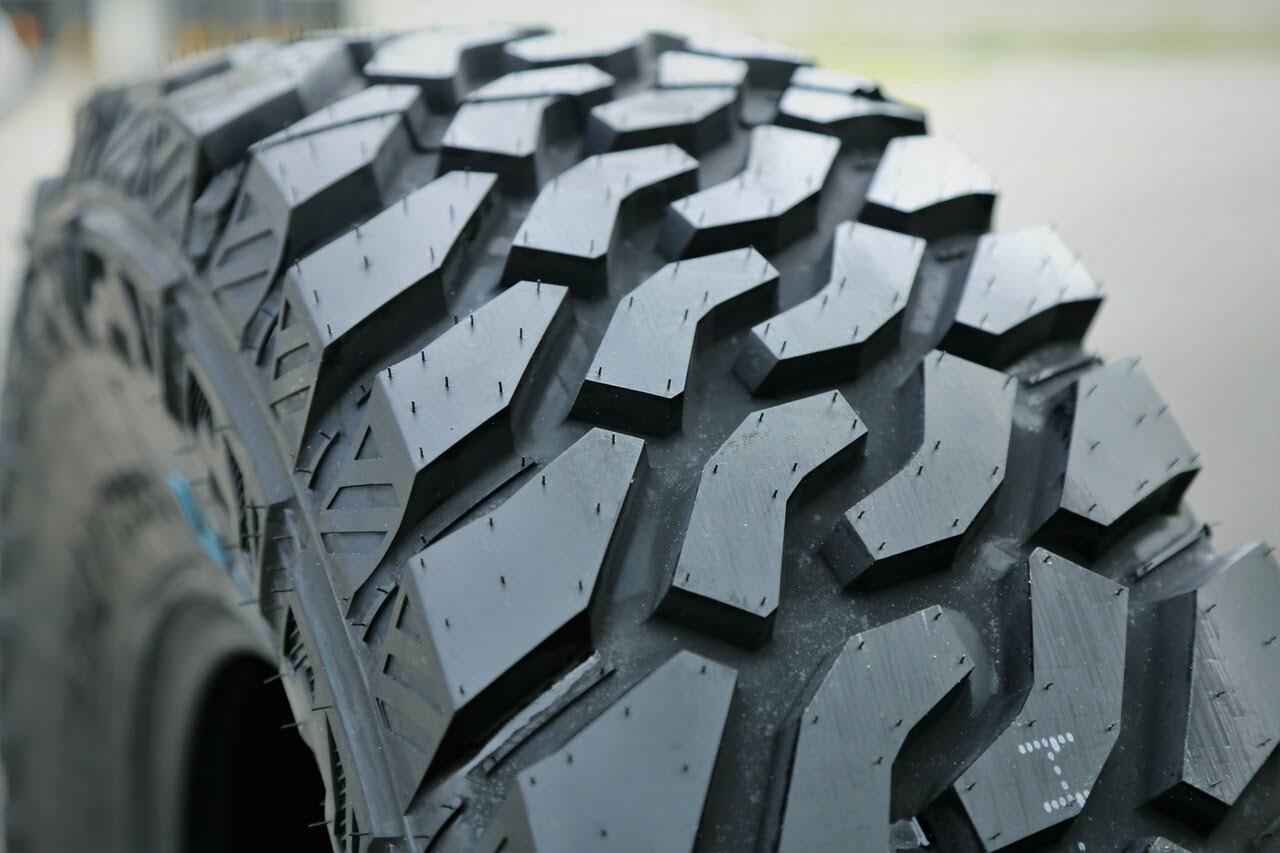 275/70R18 10 Ply M/T Mud Tire Q29340